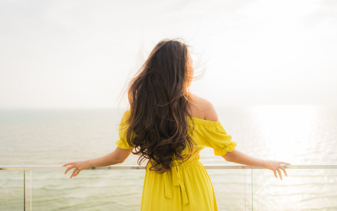 How to Keep Your Hair Healthy, Shiny, and Easy to Manage This Season